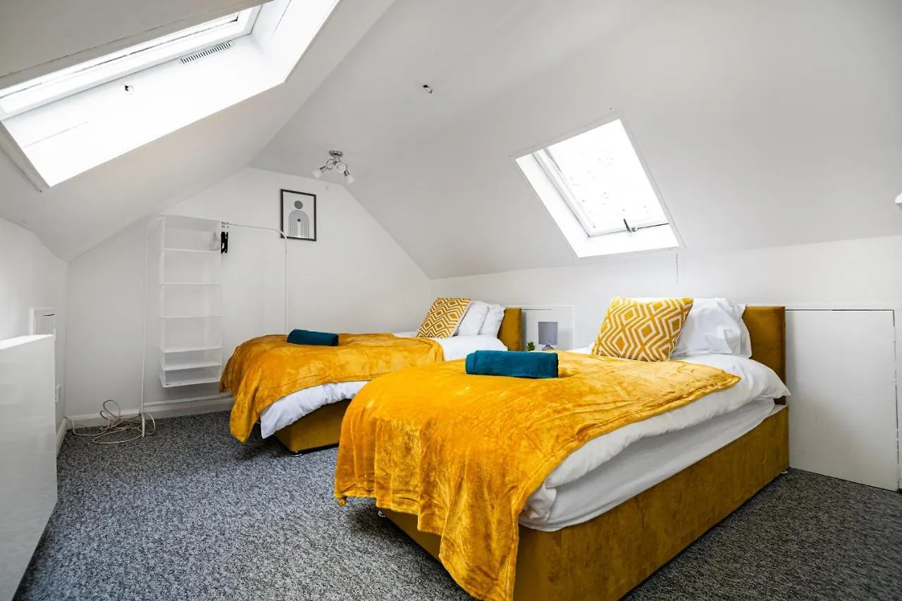 3 Bed Gorgeous House Abbeywood Villa Abbey Wood Holiday home
