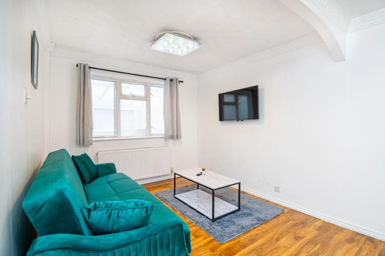 3 Bed Gorgeous House Abbeywood Villa Abbey Wood Holiday home