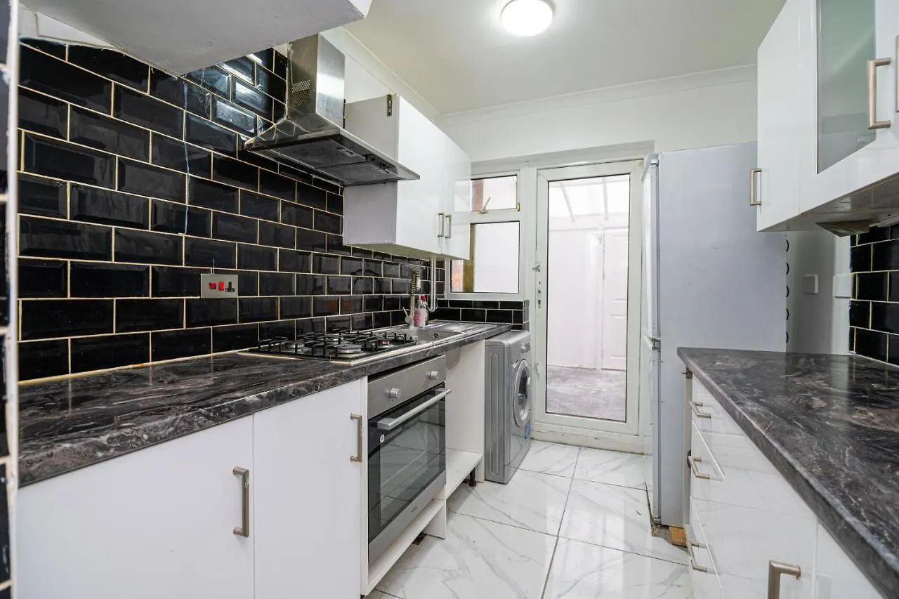 3 Bed Gorgeous House Abbeywood Villa Abbey Wood 0*,  United Kingdom