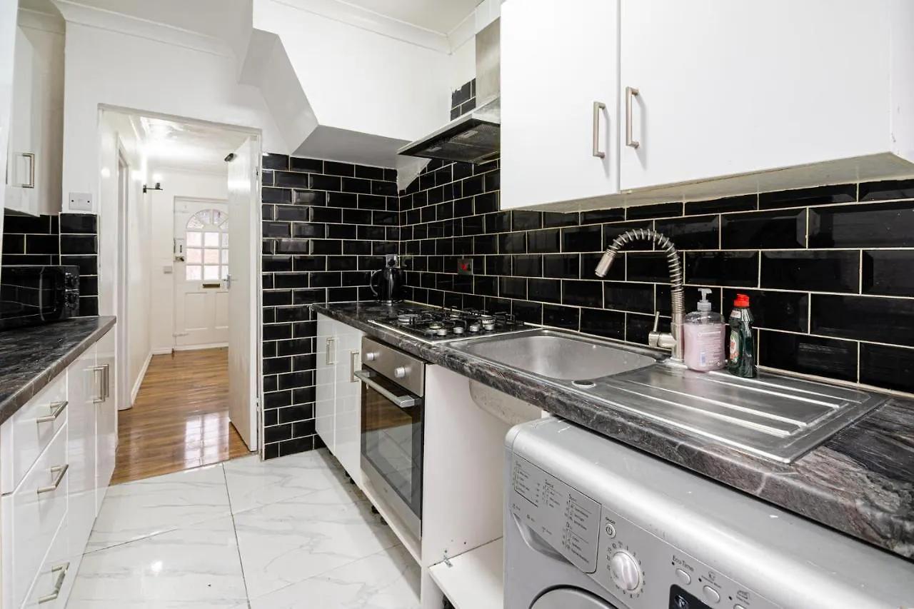 3 Bed Gorgeous House Abbeywood Villa Abbey Wood Holiday home